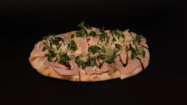 Prosciutto cotto · crema di funghi · scaglie di grana · valeriana · glassa balsamica